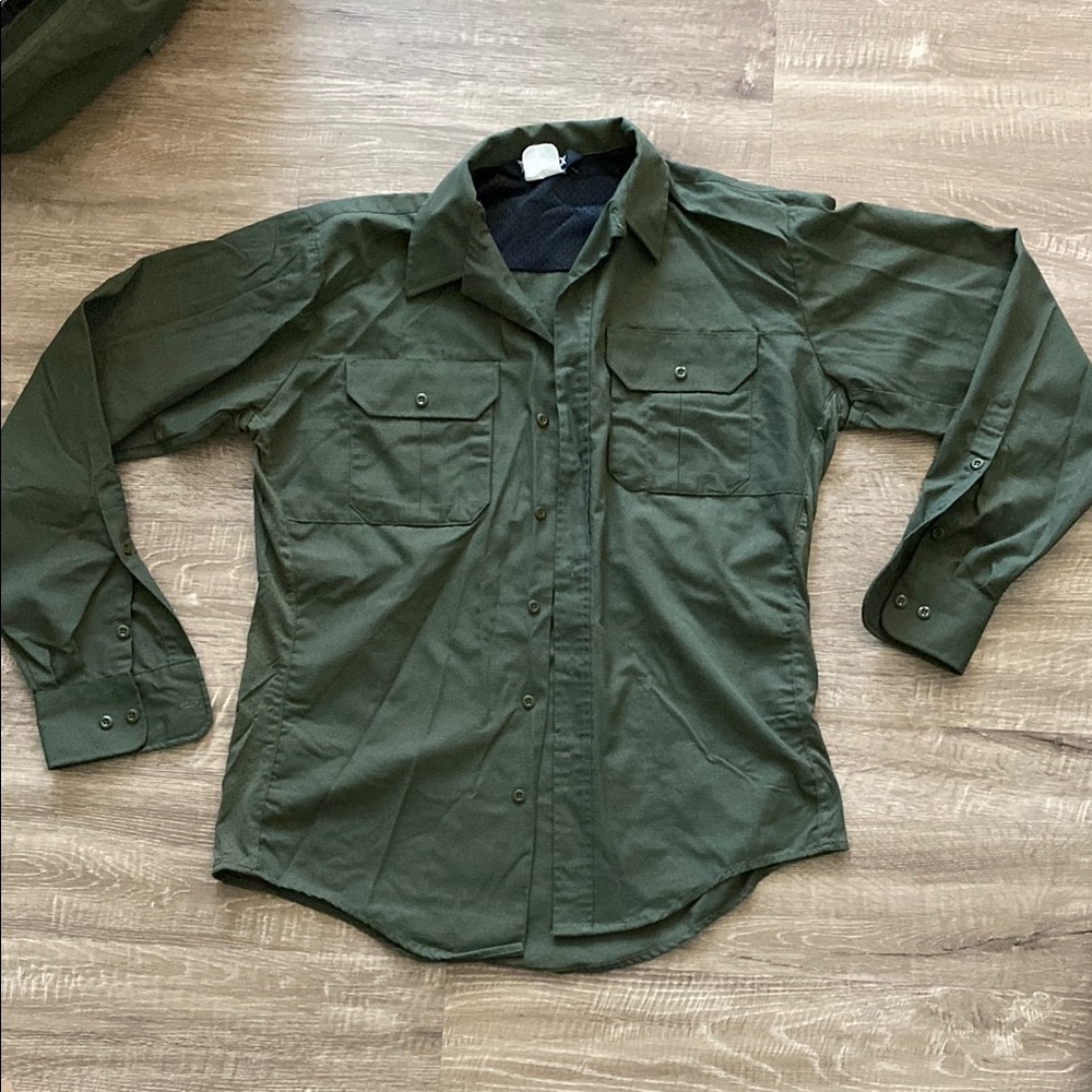 Men’s forest green Vertex button down with mesh side. Like NEW condition
